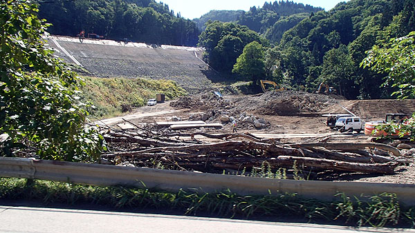 ダムの建設現場